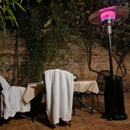 נובי סאד Garden Center Apartment מראה חיצוני תמונה