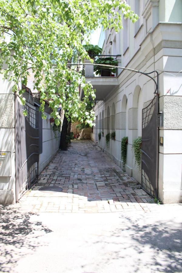 נובי סאד Garden Center Apartment מראה חיצוני תמונה